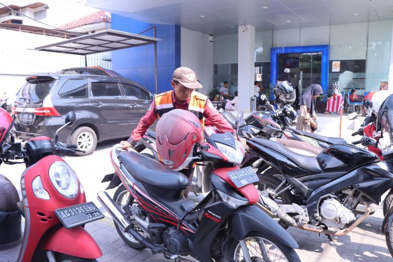 anak juru parkir kediri lolos tes polisi