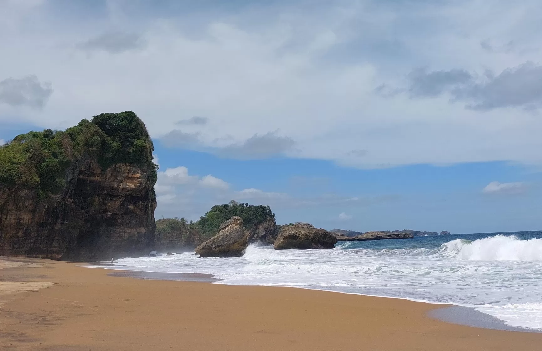 Pantai Jebring di Blitar Selatan