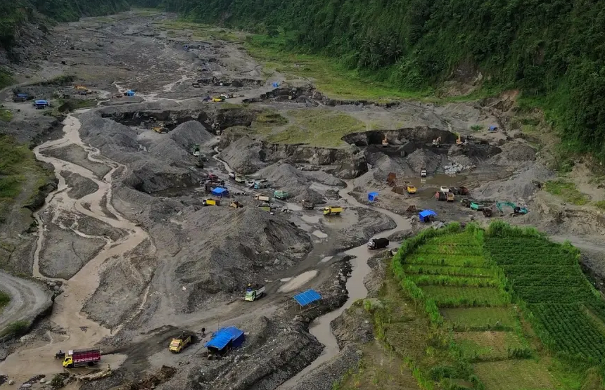 Di Balik Rp 2 Miliar dari Pajak Tambang, Petani Blitar Hadapi Krisis Irigasi