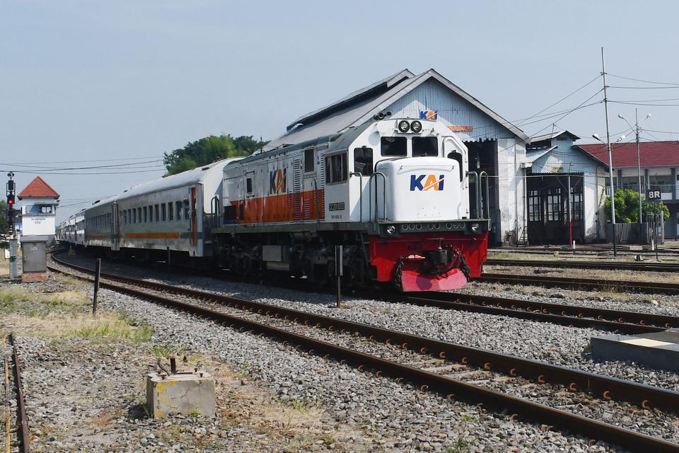 ilustrasi KA Brantas