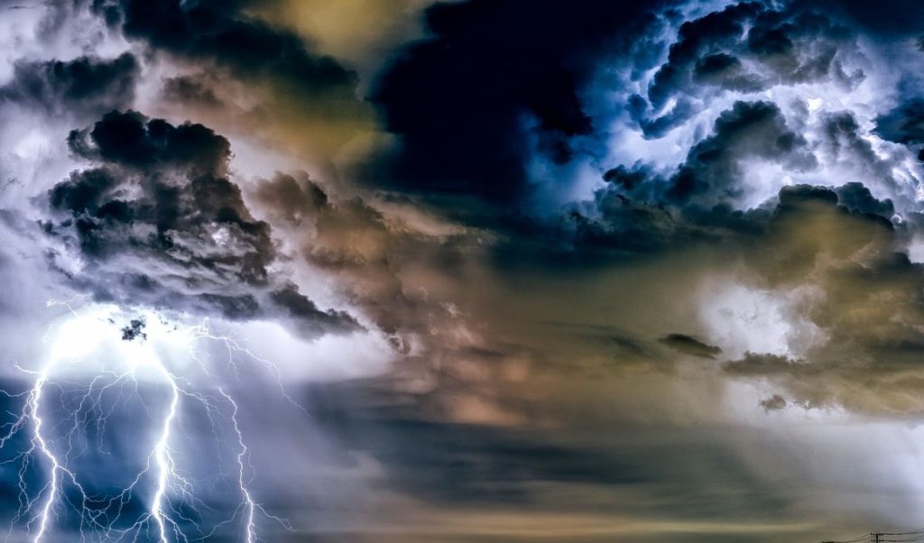 ilustrasi cuaca ekstrem