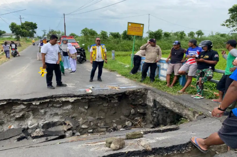 Jembatan Desa Bangle Ambrol, Jalur Alternatif Malang–Blitar Terputus