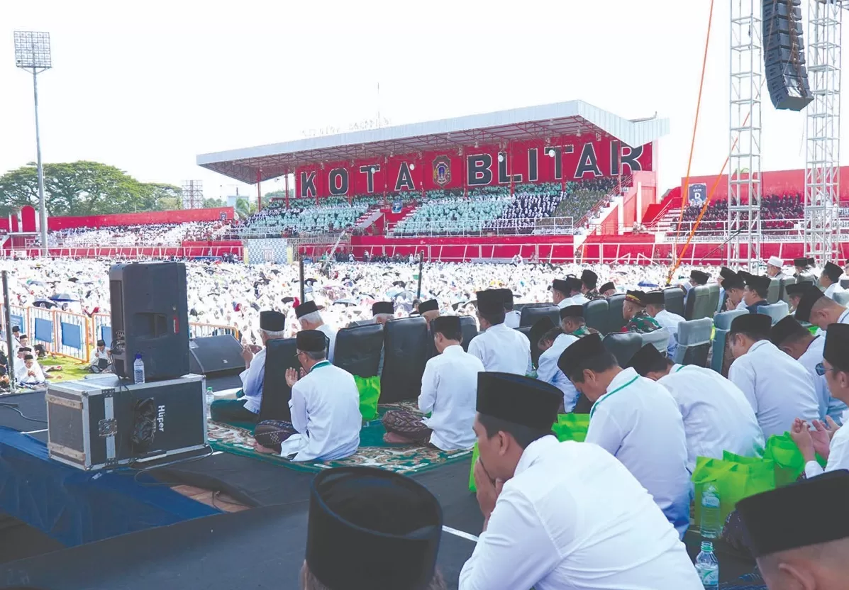 Suasana Istighotsah Kubro Peringati Harlah 1 Abad NU di Stadion Soepriadi