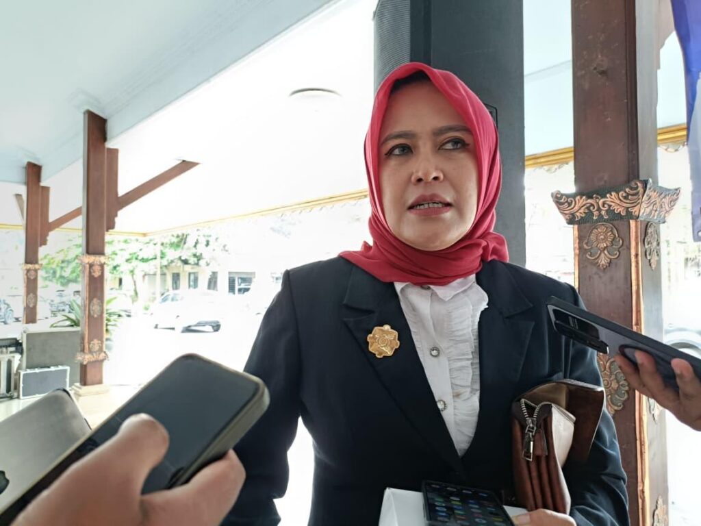 Kepala Bapenda Kabupaten Blitar, Asmaning Ayu saat diwawancara
