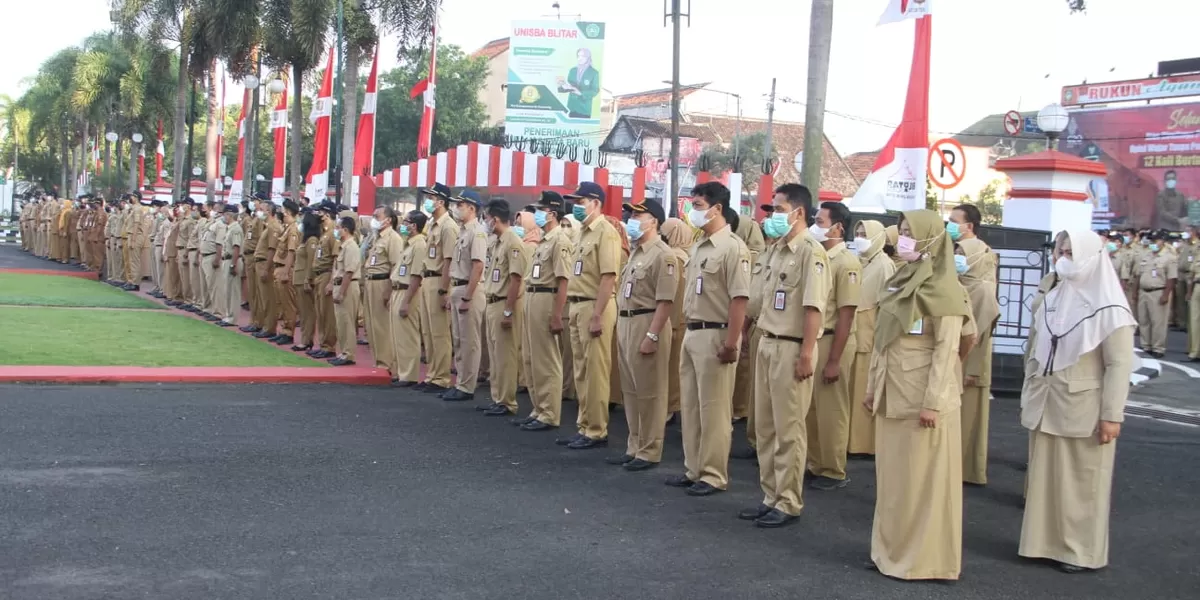 pegawai ASN Kota Blitar mengikuti Apel pagi