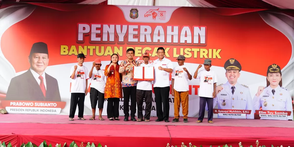 Penyerahan Simbolis Becak Listrik dari Presiden Prabowo oleh Walikota Blitar