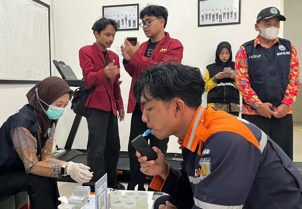 tes narkoba sejumlah pekerja KAI di Stasiun Blitar