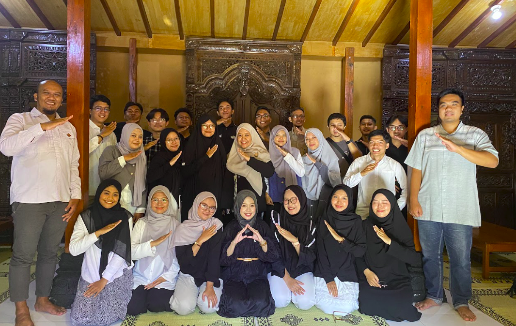 Foto Bersama Alumni Prodi Sistem Informasi UAA